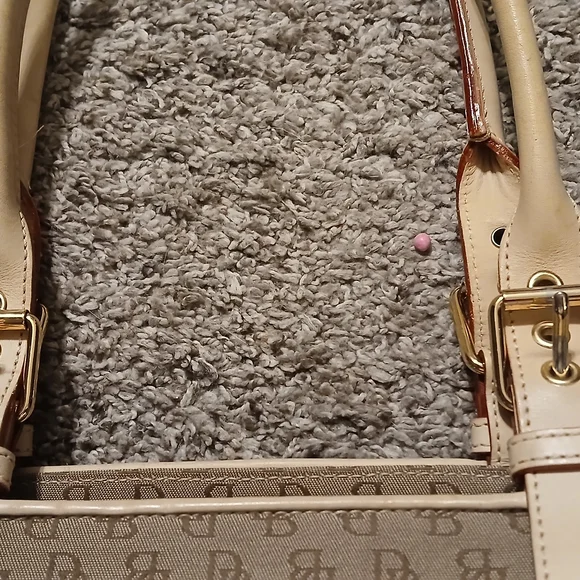 👜✨ Dooney & Bourke Signature DB Tote ✨👜 - Picture 6 of 12